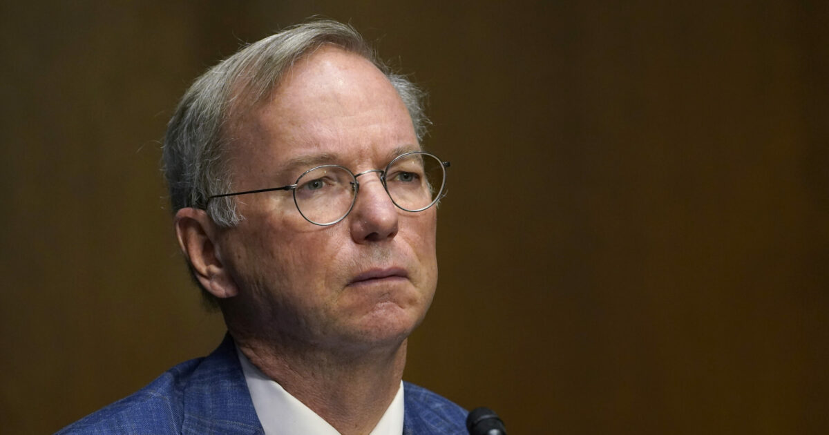 contro di me un sistema assoluto di sorveglianza digitale non potevo mandare una mail o fare una telefonata senza essere controllata le accuse della fidanzata contro l8217ex ceo di google eric schmidt