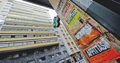 Copertina di Manovra, sconto alle banche: 10 miliardi per metà in prestito. Dagli affitti brevi 100 milioni