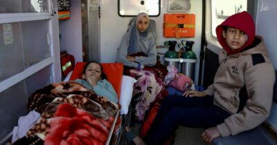 Copertina di Gaza, anticamera della morte: in migliaia senza cure