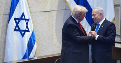 Copertina di Trump condanna il piano di annessione della Cisgiordania approvato da Israele: “Così perderebbe nostro sostegno”. E Netanyahu blocca l’iter della legge