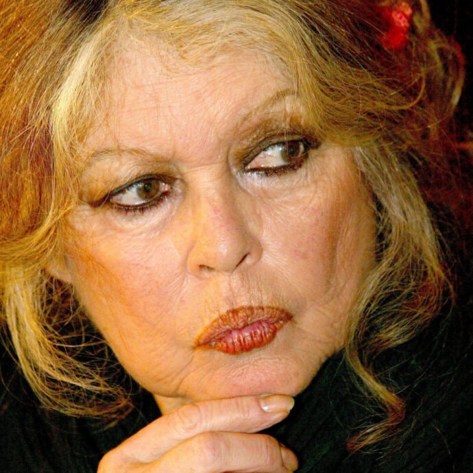 “Imbecille, sto bene e non ho intenzione di congedarmi”: l’ira di Brigitte Bardot contro il blogger che ha annunciato la sua morte su X