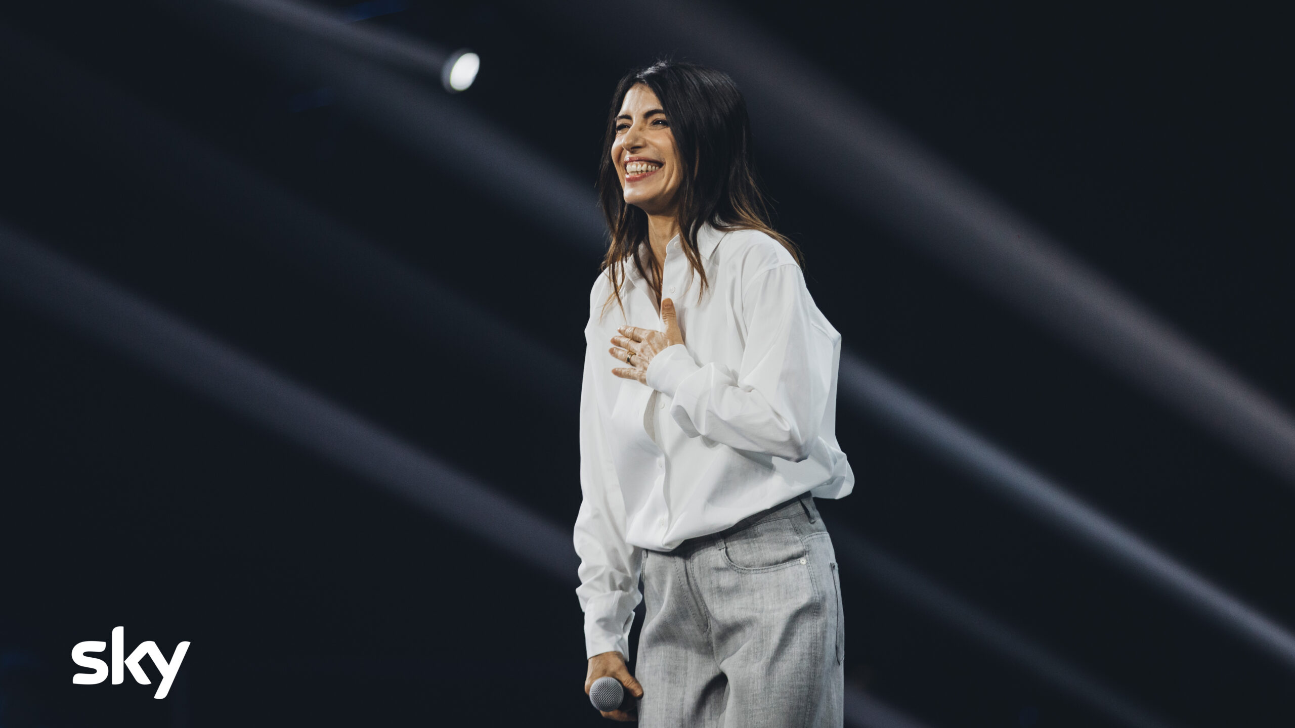 X Factor 2025: partono le Live con le esibizioni, le eliminazioni e la corsa per la Finale. Ospite Annalisa: ecco chi sono i dodici cantanti sul palco