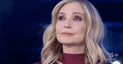 Copertina di “Pippo Baudo non morirà mai, lo vedremo ancora tra 100 anni. Quando è mancata mamma e mi sono operata di tiroide lui c’era”: Lorella Cuccarini commossa