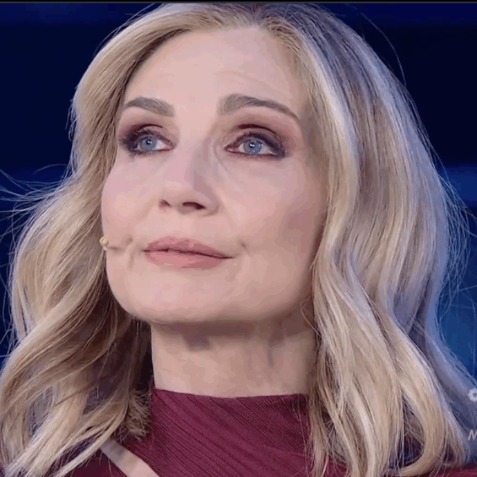 “Pippo Baudo non morirà mai, lo vedremo ancora tra 100 anni. Quando è mancata mamma e mi sono operata di tiroide lui c’era”: Lorella Cuccarini commossa