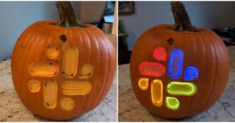 Copertina di “È la zucca più spaventosa mai vista”: la lanterna che riproduce il suono delle notifiche di Slack diventa virale su TikTok – VIDEO