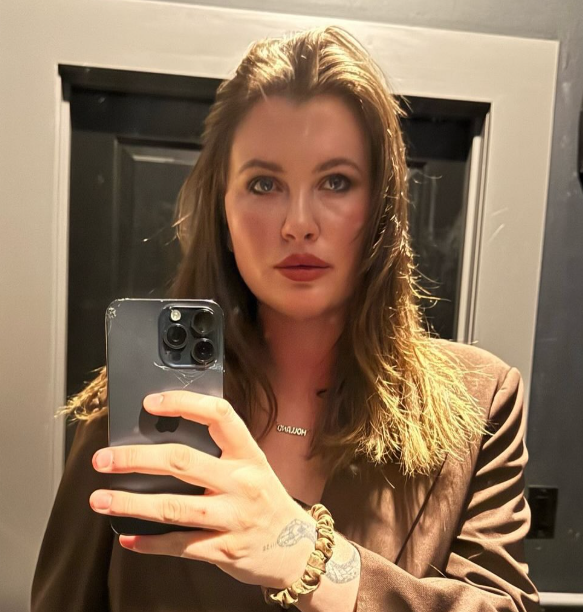 “Ho avuto una famiglia narcisista, inaffidabile e tossica. Sono cresciuta senza genitori né fratelli”: Alec Baldwin e Kim Basinger accusati dalla figlia Ireland “Ho avuto una famiglia narcisista, inaffidabile e tossica. Sono cresciuta senza genitori né fratelli”: Alec Baldwin e Kim Basinger accusati dalla figlia Ireland