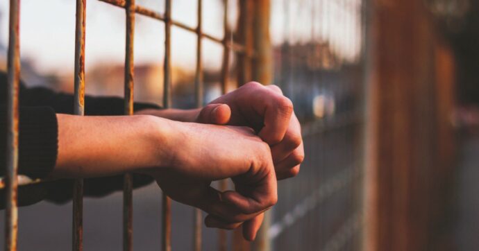 Inchiesta sulle violenze nel carcere minorile, indagati i preti Rigoldi e Burgio: “Sapevano”