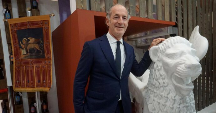 Il corno del Doge: l’omaggio a Zaia dei leghisti col “bis”