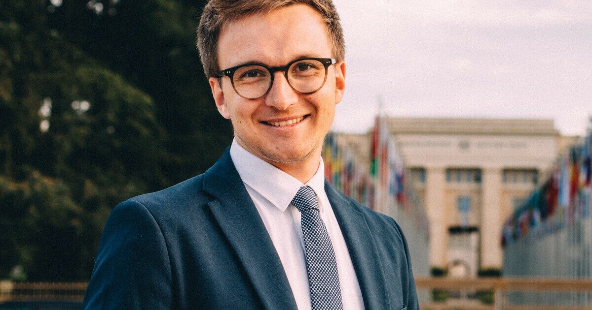 “Deterrenza delle armi nucleari? Una truffa per giustificare ogni spesa militare”: parla il Nobel per la Pace Florian Eblenkamp “Deterrenza delle armi nucleari? Una truffa per giustificare ogni spesa militare”: parla il Nobel per la Pace Florian Eblenkamp