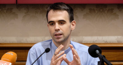 Copertina di Identificato l’autore delle minacce a don Ferrari: “È un dirigente informatico con accesso all’archivio riservato di Frontex”