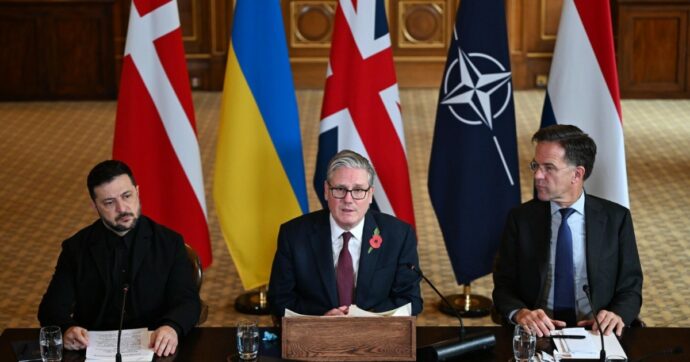 La Francia annuncia missili e caccia per Kiev. Bloomberg: “Altre armi anche dall’Italia”. Il ministero della Difesa smentisce