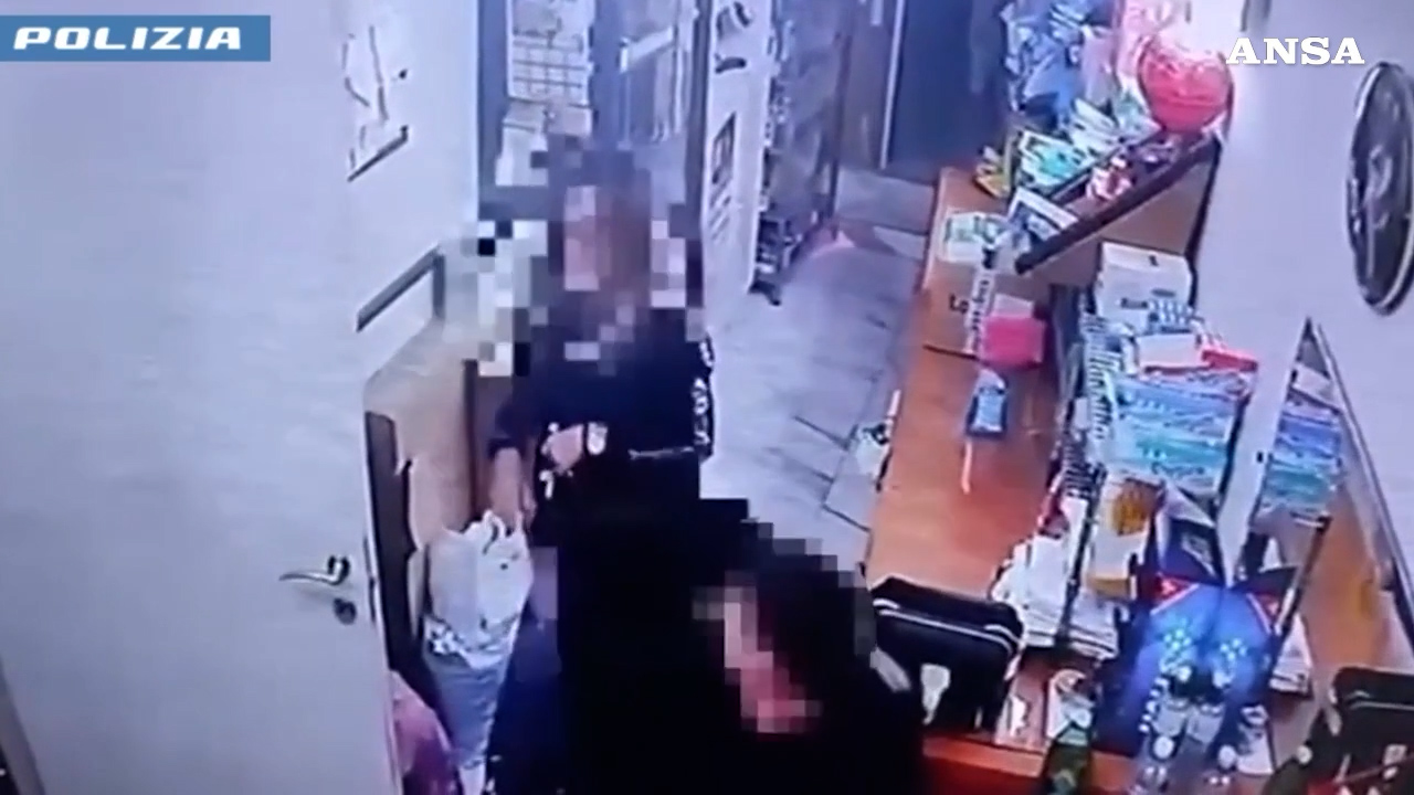 picchia brutalmente la moglie con calci e pugni arrestato 34enne a catania la videosorveglianza riprende l8217aggressione