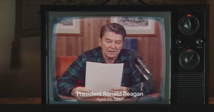 Trump blocca i negoziati commerciali con il Canada per uno spot contro i dazi Usa in cui compare Reagan. E l’Ontario fa dietrofront
