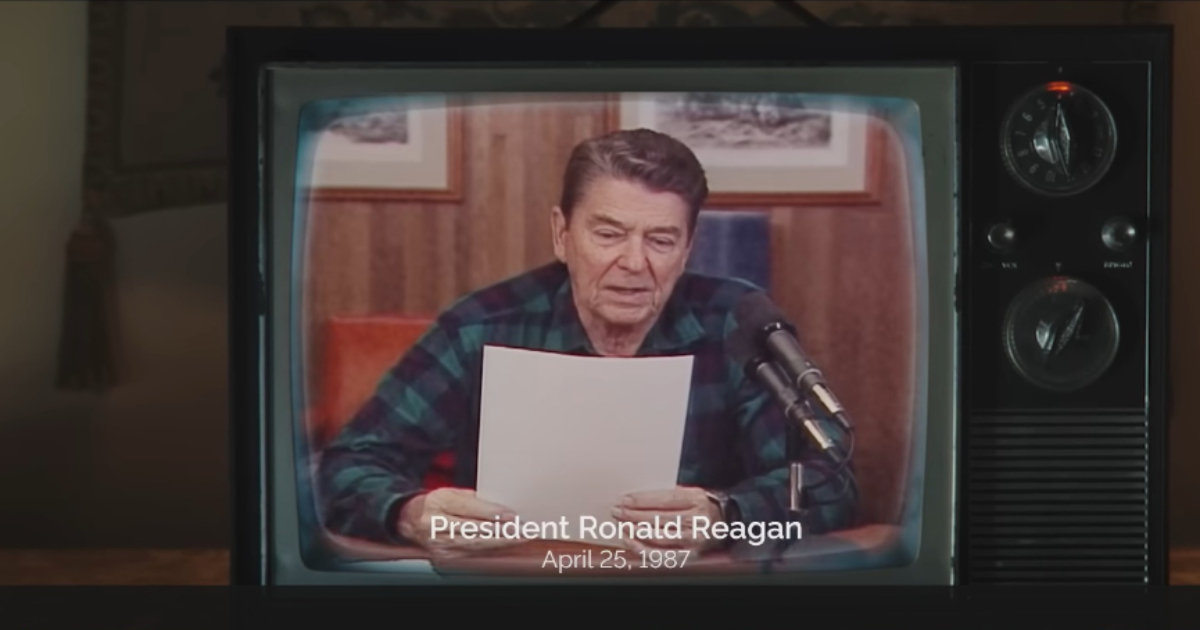Donald Trump interrompe i negoziati commerciali con il Canada: “Ha usato Reagan in uno spot contro i dazi Usa” Donald Trump interrompe i negoziati commerciali con il Canada: “Ha usato Reagan in uno spot contro i dazi Usa”
