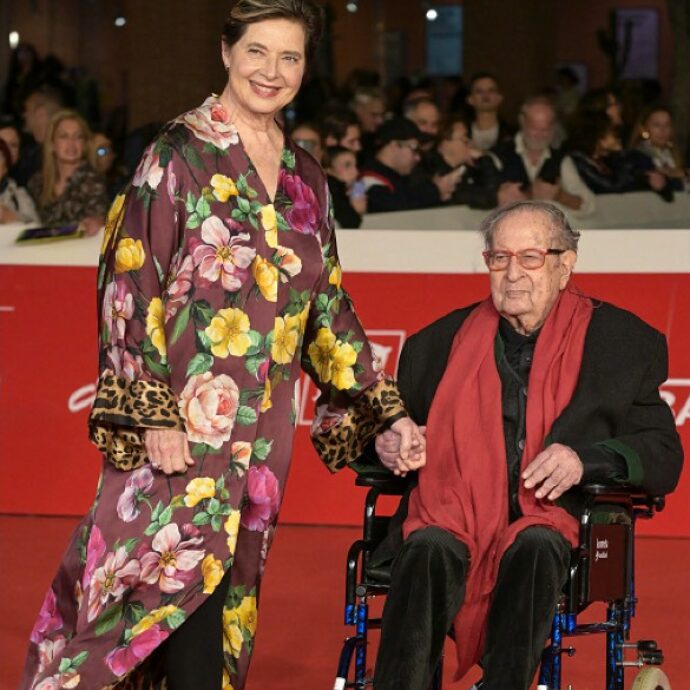“Mentre io montavo il documentario, lui montava la fidanzata”: Tinto Brass in carrozzina alla Festa del Cinema di Roma, le confessioni choc di Isabella Rossellini