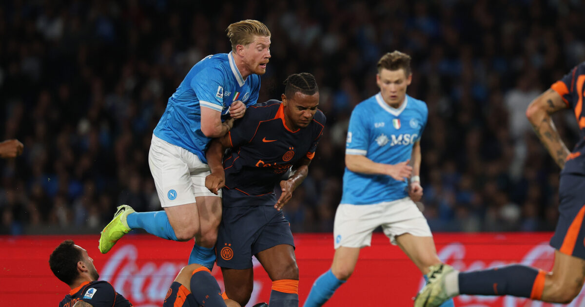 Il Napoli batte l’Inter tra rigori, infortuni e nervi tesi: McTominay e compagni tornano in vetta Il Napoli batte l’Inter tra rigori, infortuni e nervi tesi: McTominay e compagni tornano in vetta