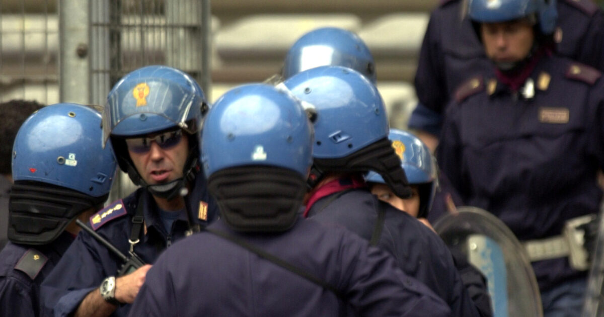 Ascoli Sambenedettese, rebus sicurezza: città “militarizzata” e reparti speciali per il derby che torna dopo 39 anni Ascoli Sambenedettese, rebus sicurezza: città “militarizzata” e reparti speciali per il derby che torna dopo 39 anni