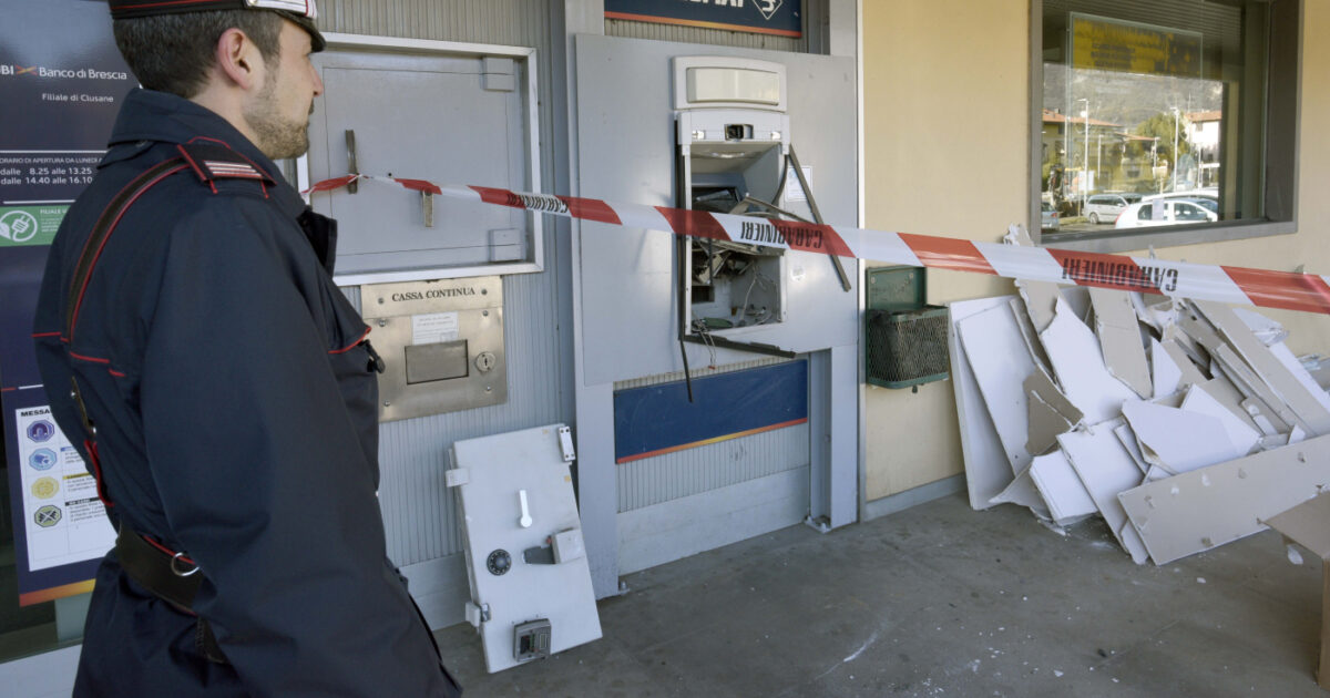 Stornara, il paese nel Foggiano senza più sportelli bancomat: tutti fatti esplodere Stornara, il paese nel Foggiano senza più sportelli bancomat: tutti fatti esplodere