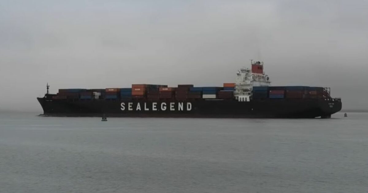 Una nave container cinese ha compiuto il primo viaggio commerciale diretto verso l’Europa attraverso l’Artico Una nave container cinese ha compiuto il primo viaggio commerciale diretto verso l’Europa attraverso l’Artico