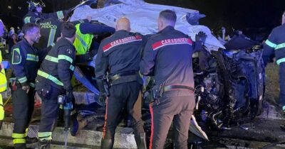 Copertina di Ventenne muore in un incidente sulla Colombo a Roma: ipotesi gara clandestina di velocità