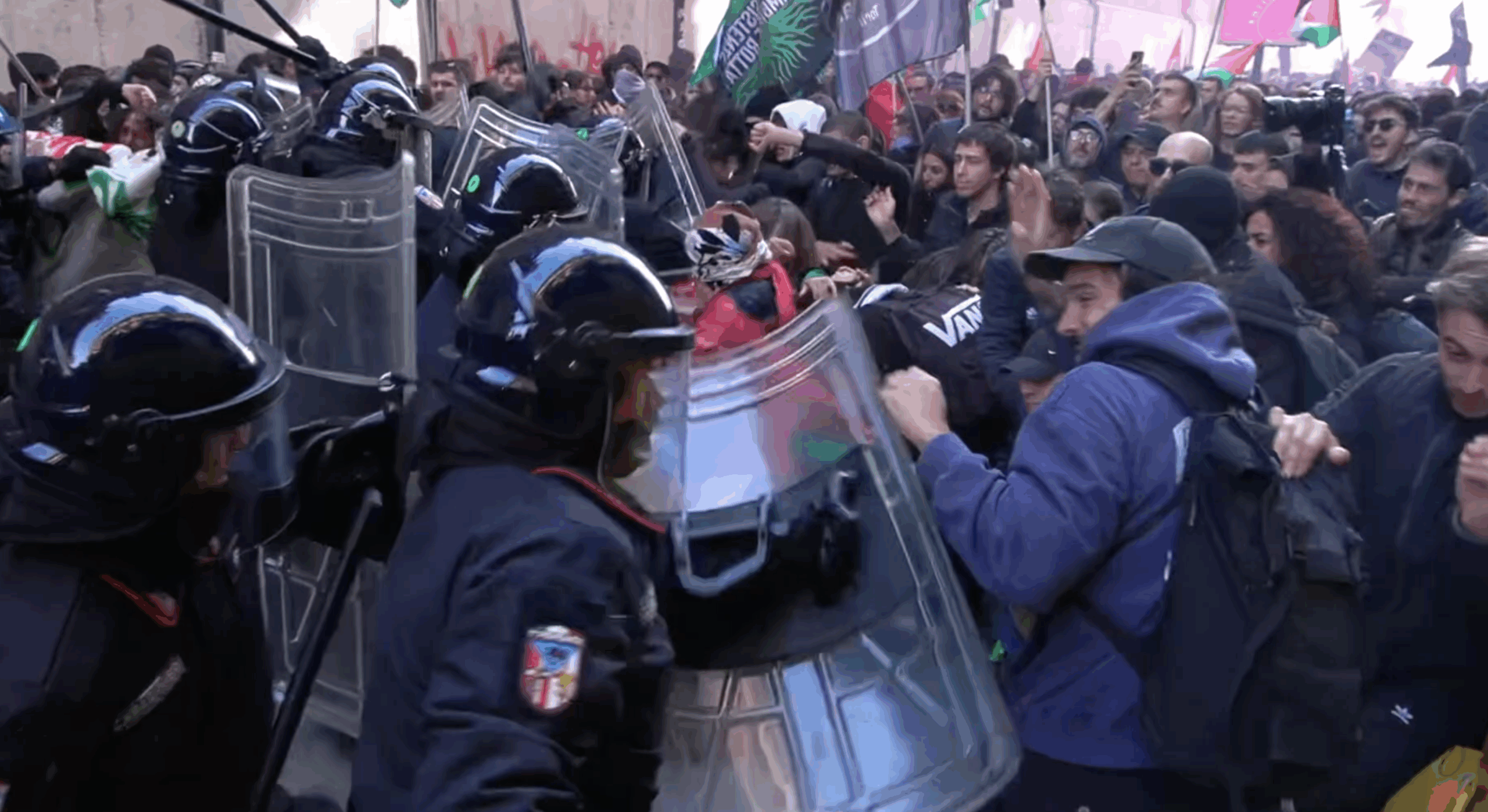 manifestazione pro palestina a torino scontri con la polizia davanti al museo egizio da Ilfattoquotidiano.it manifestazione pro palestina a torino scontri con la polizia davanti al museo egizio