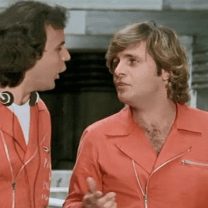 “Ciao Maurino… Quante risate, quante scene insieme, quanta vita condivisa sul set e fuori”: Jerry Calà ricorda Mauro Di Francesco. E Abatantuono commenta così