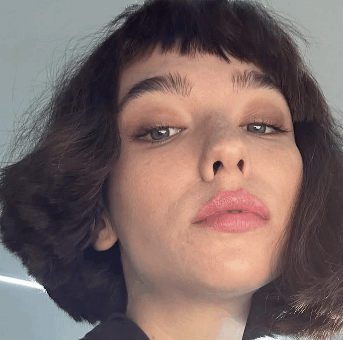 “La lite con Elodie? Le mie parole sono state travisate. A 23 anni non sono uscita di casa per svariati mesi, avevo l’acne, il corpo non mente”: parla Matilda De Angelis