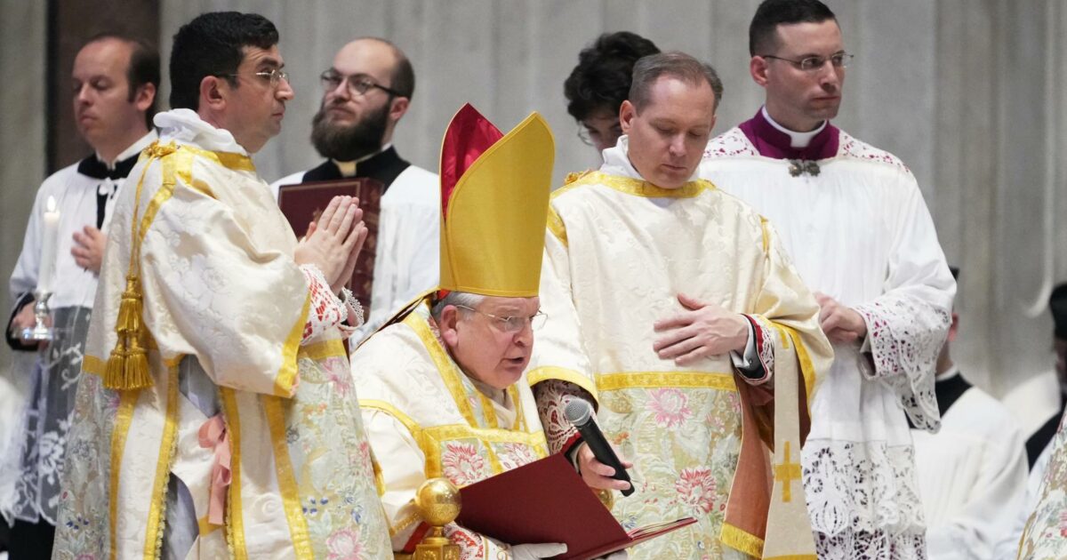 Il cardinale conservatore Burke celebra messa in latino a San Pietro: il via libera di Leone XIV Il cardinale conservatore Burke celebra messa in latino a San Pietro: il via libera di Leone XIV