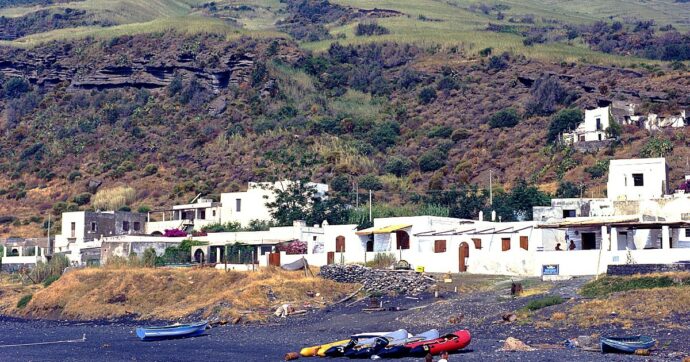 Stromboli vuole la secessione: raccolta firme per staccarsi da Lipari e diventare il quinto comune delle Eolie