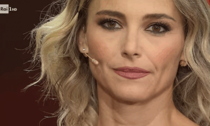 “Andavo in onda col sorriso ma dentro avevo una specie di tormento, un buio. Non avevo più un confine, un’identità”: parla Francesca Fialdini