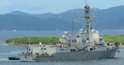 Copertina di Navi Usa davanti  al Venezuela. Maduro: “Trump vuole il conflitto”