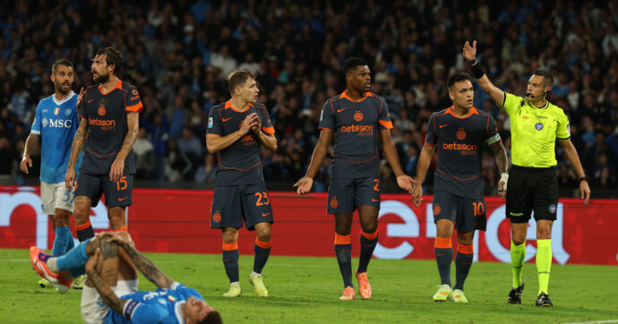 Troppo grave l’errore in Napoli-Inter: Rocchi ferma l’arbitro Mariani e il guardalinee Bindoni