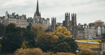 Copertina di Cosa fare ad Halloween: i grandi classici e le proposte alternative in Italia e in Europa tra feste, eventi e borghi delle streghe