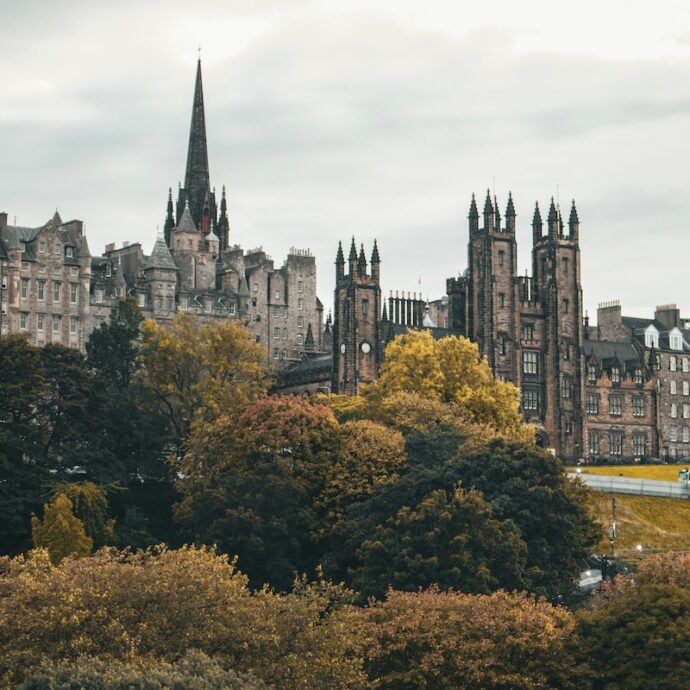 Cosa fare ad Halloween: i grandi classici e le proposte alternative in Italia e in Europa tra feste, eventi e borghi delle streghe