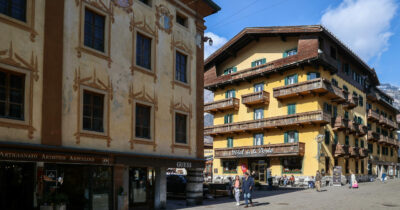 Copertina di Un appartamento a Cortina per 2 settimane può costare fino a 731mila euro