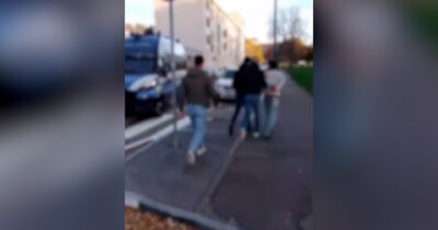 Copertina di Torino, protesta al liceo Einstein contro il volantinaggio di un gruppo di destra: 16enne portato via in manette dalla polizia