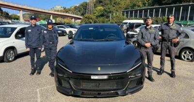 Copertina di Ferrari Purosangue sequestrata al porto di Genova, “era stata contrabbandata”