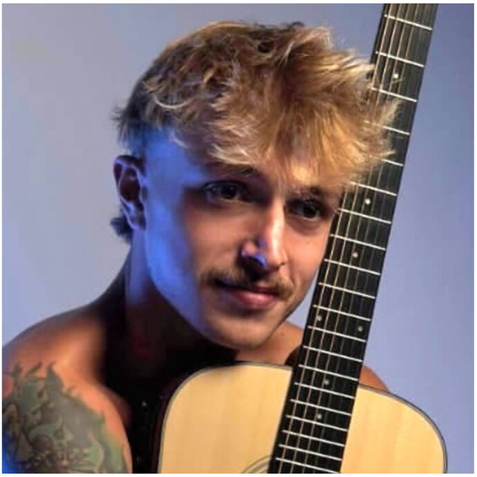 “Faccio lo spazzino, un lavoro molto cool. Dopo Amici, la pandemia non ha aiutato. Ho avuto momenti bui, correndo ho ritrovato me e la musica”: così Jacopo Ottonello