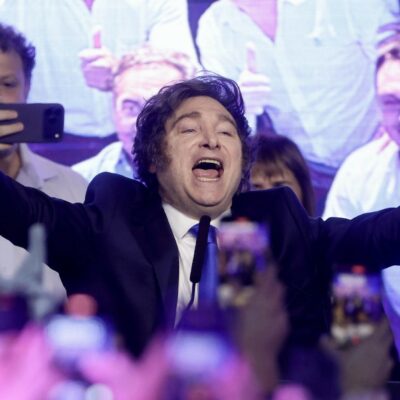 Copertina di Elezioni Argentina, la vittoria di Javier Milei grazie ai giovani, a Trump e  ai peronisti