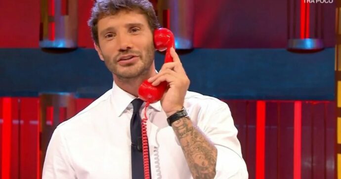 Copertina di Palinsesti Rai: Stefano De Martino sarà direttore artistico di Sanremo anche nel 2028 e il ritorno di Amadeus non è (più) escluso