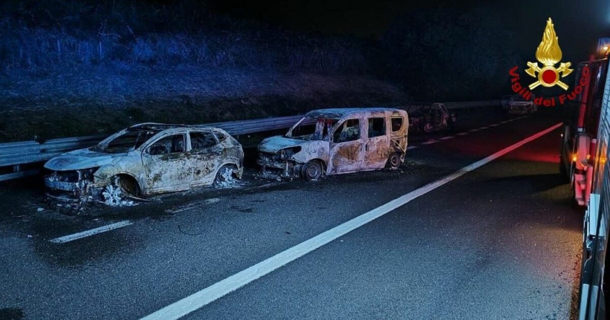 Assalto da film a due portavalori sulla A14: tre arresti, un rapinatore ferito Assalto da film a due portavalori sulla A14: tre arresti, un rapinatore ferito