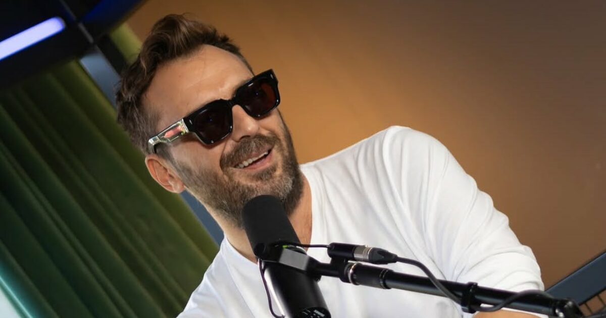 “Una ragazza ha scritto un libro, raccontando la mia vita intima, senza neanche considerarmi. È stata una sofferenza grande”: lo rivela Cesare Cremonini