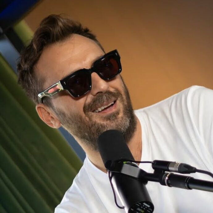 “Una ragazza ha scritto un libro, raccontando la mia vita intima, senza neanche considerarmi. È stata una sofferenza grande”: lo rivela Cesare Cremonini