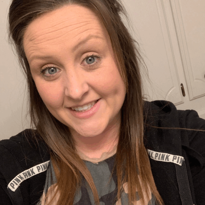 Beve un margarita con dentro un detergente industriale e muore a 30 anni. La mamma: “Si era accorta subito che qualcosa non andava e la sua bocca era in fiamme”