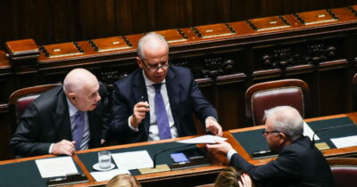 Copertina di Caso Almasri: il Tribunale dei ministri archivia Nordio, Piantedosi e Mantovano