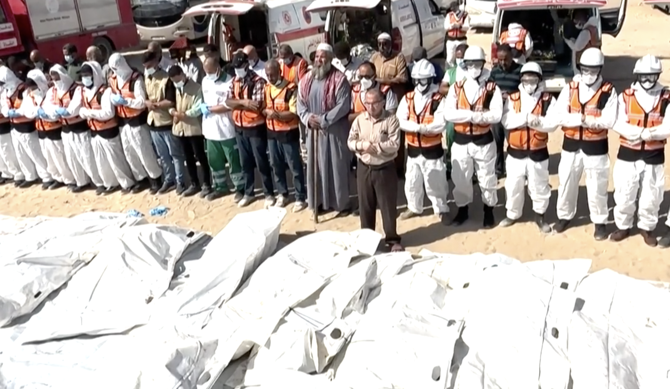 Gaza, 41 corpi senza nome consegnati da Israele sepolti in una fossa comune Gaza, 41 corpi senza nome consegnati da Israele sepolti in una fossa comune