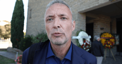 Copertina di Assalto al bus, al funerale di Marianella parla il dg del Pistoia Basket: “Atto vile e criminale, continueremo a sostenere la famiglia”