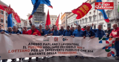 Copertina di Ex Ilva, presidio di lavoratori e sindacati a Palazzo Chigi: “Il governo brancola nella nebbia, rischio chiusura totale”