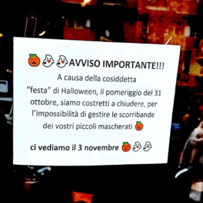 “Costretti a chiudere per colpa dei bimbi mascherati per Halloween. L’anno scorso mi hanno graffiato le mani per prendere le caramelle”. Il cartello scatena le polemiche