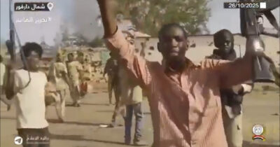 Copertina di Sudan, i paramilitari delle Rsf prendono il controllo di El-Fasher. Allarme Onu e ong: “Rischio di atrocità di matrice etnica”